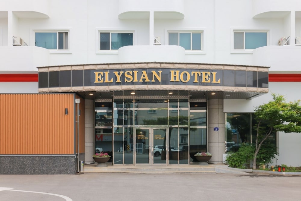 Elysian Hotel 4/50