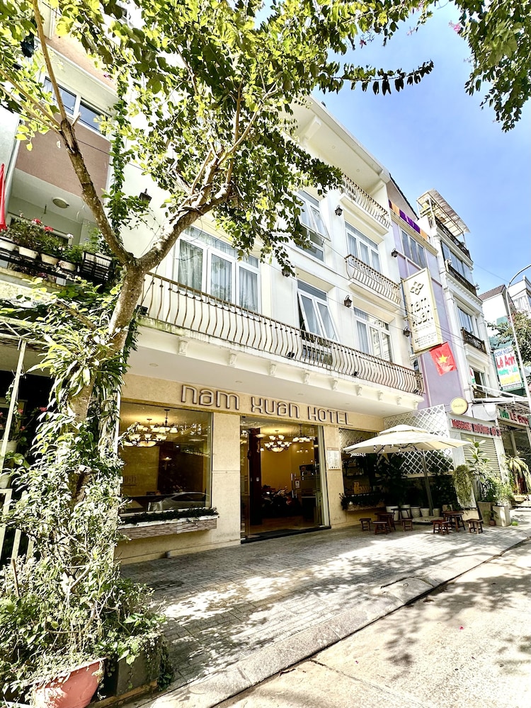 Nam Xuan Premium Hotel 4/68