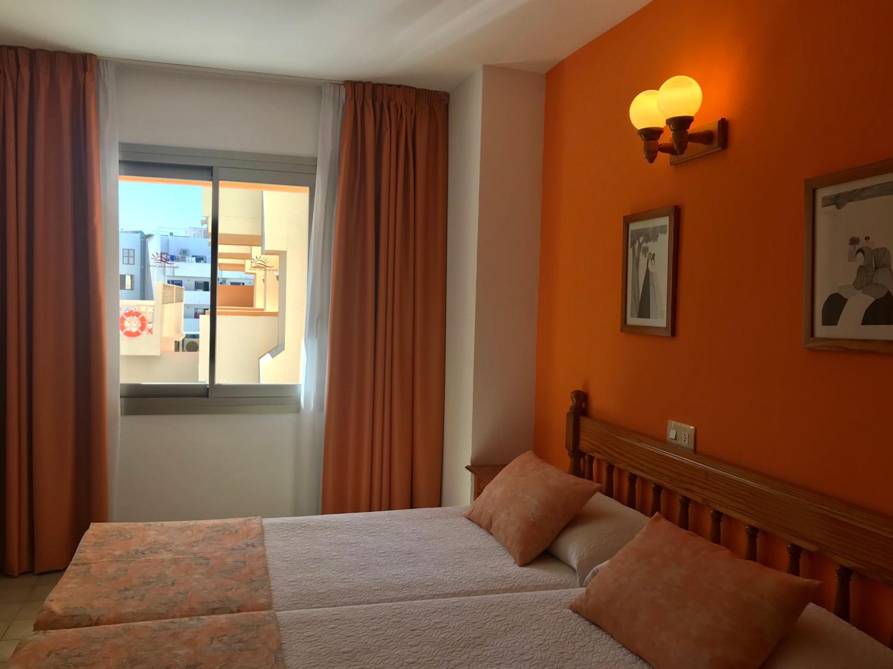 2 Bedrooms, Apartment