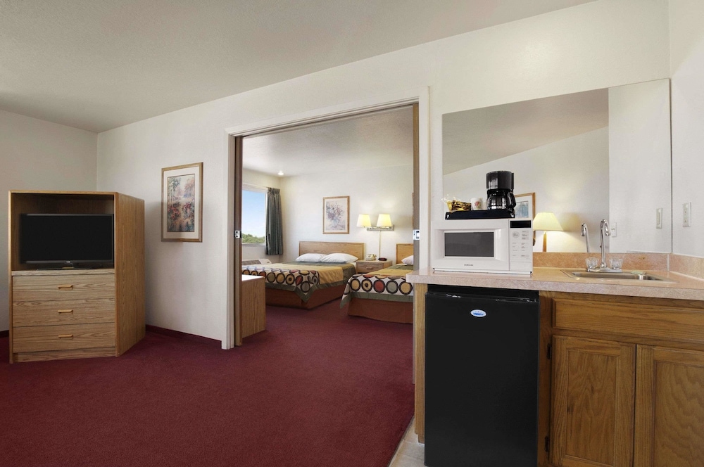 Super 8 By Wyndham Austin North/University Area 24/32