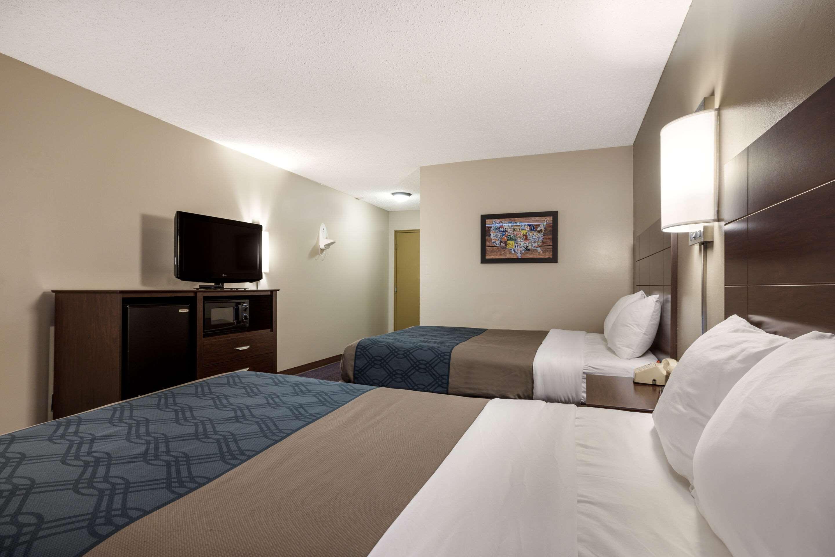 غرفة رباعية بسريرين مزدوجين، Econo Lodge Darien Lakes 2/6