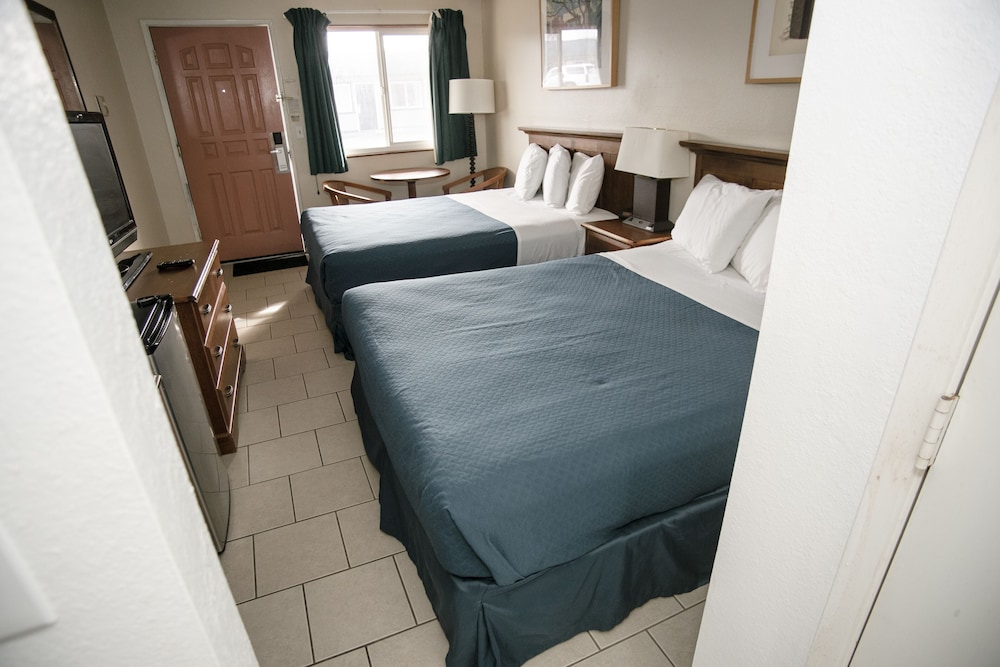PACIFIC INN 8/23