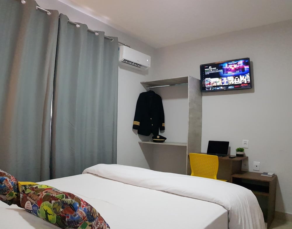 Aero Inn Hotel 10/30