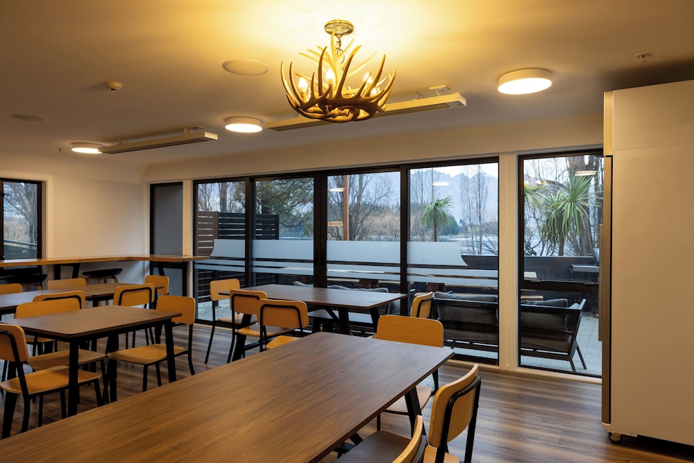 Haka House Queenstown Lakefront 35/50