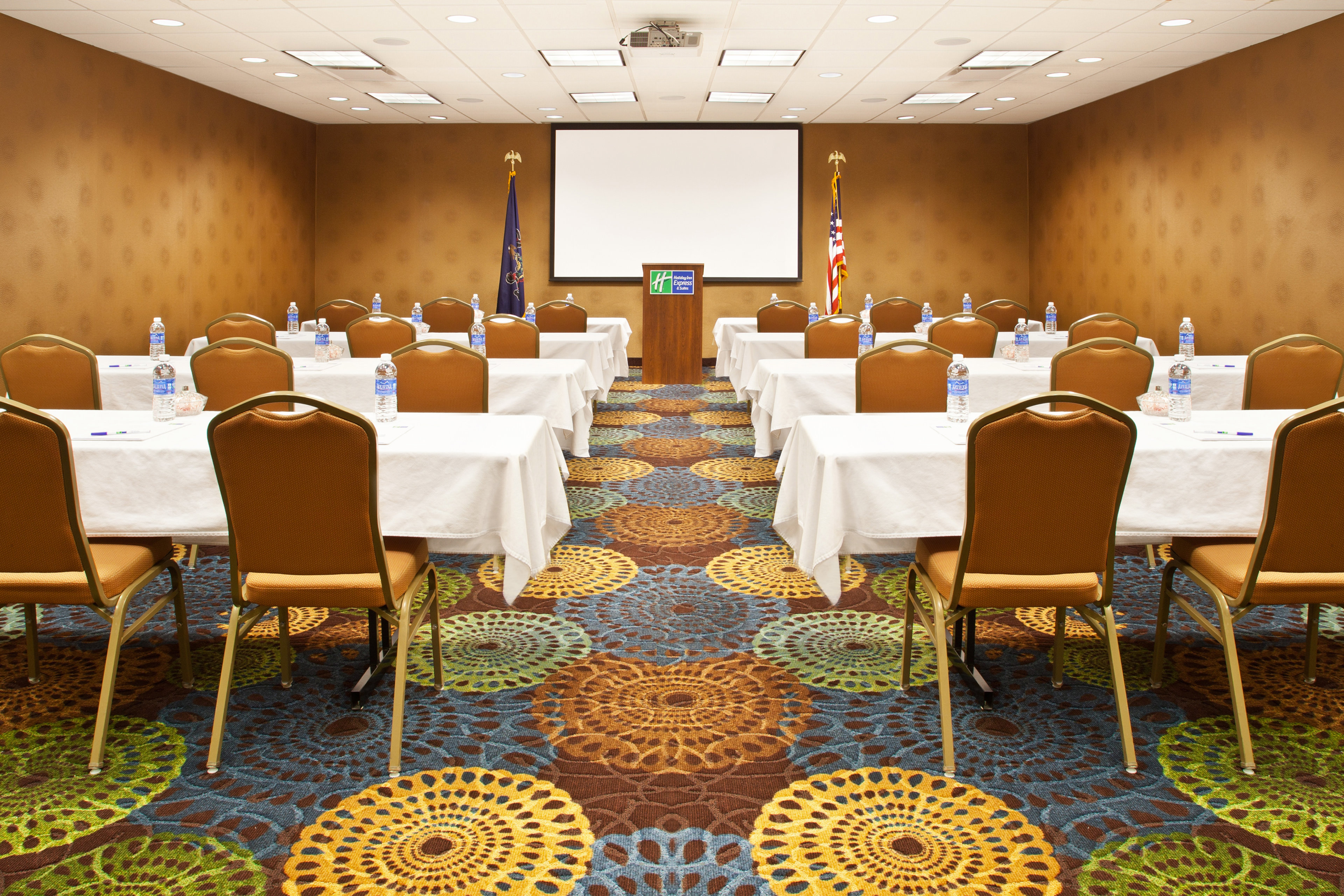 Holiday Inn Express Hotel And Suites Pittsburgh Airport 56/64