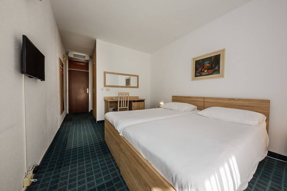 Hotel Medena Block A 17/50