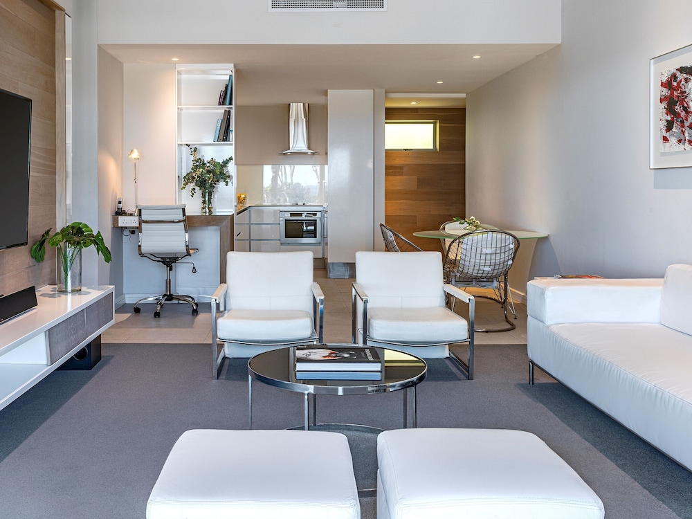 South Beach Camps Bay 24/44