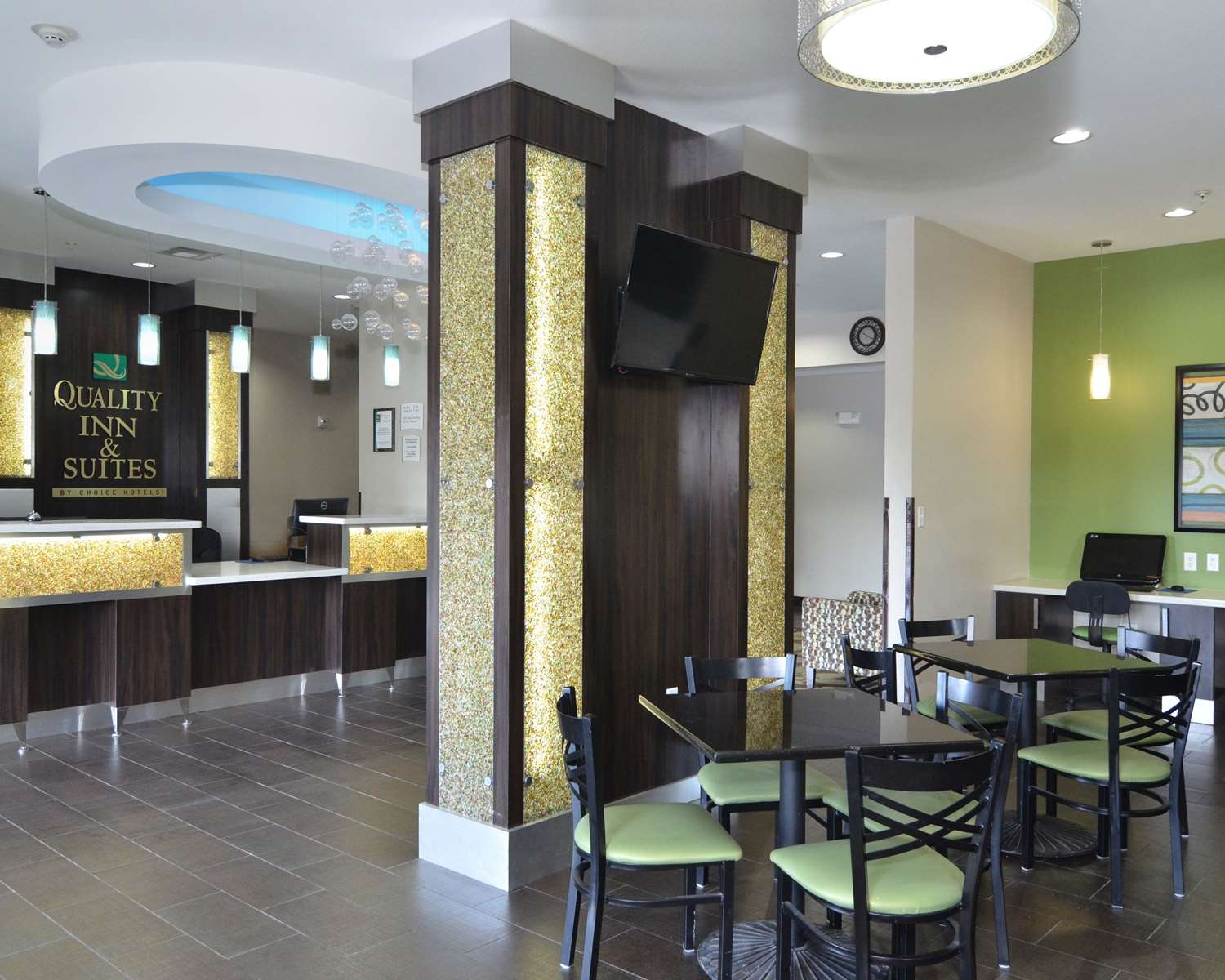 Quality Inn & Suites Kenedy - Karnes City 27/32