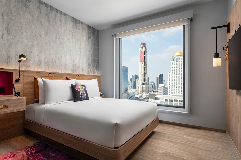 Moxy Bangkok Ratchaprasong 12/50