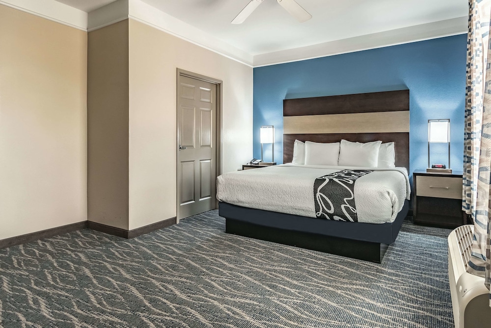 La Quinta Inn and Suites Phoenix I-10 West 11/50