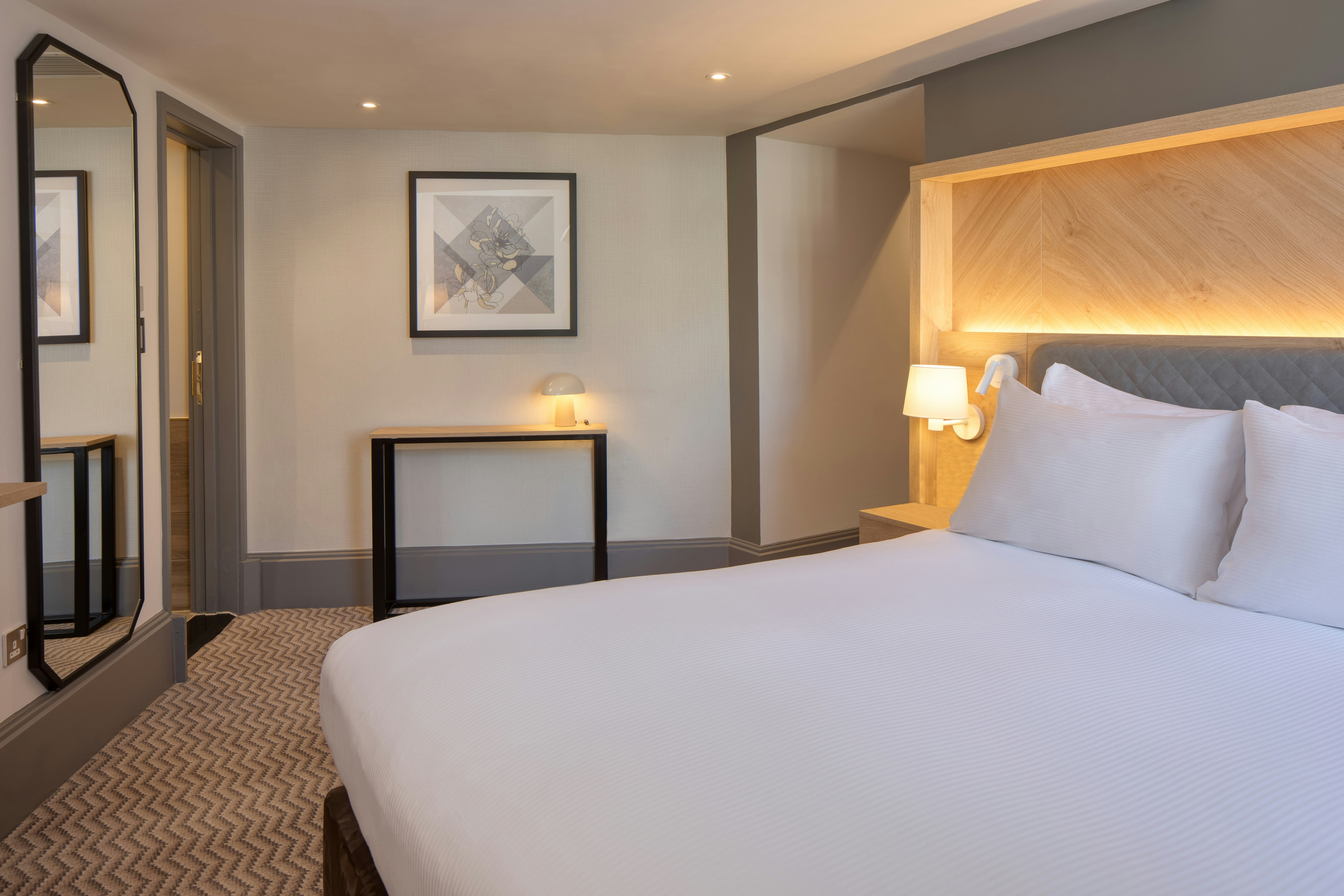 DELUXE, DOUBLE BED