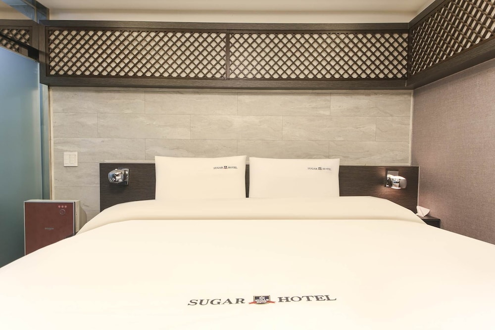 Sugar Hotel 8/50
