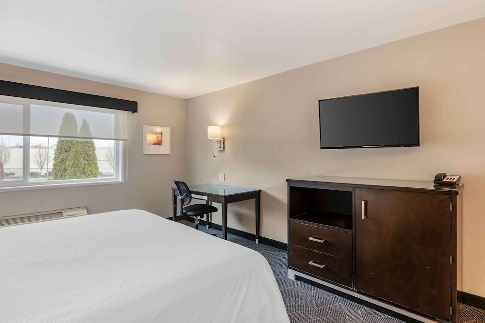 STUDIO, QUEEN BED, ACCESSIBLE