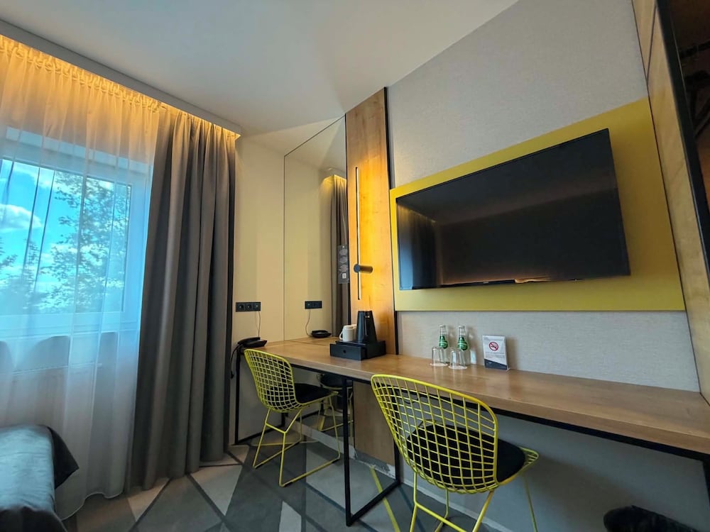 AIR HOTEL 66/67