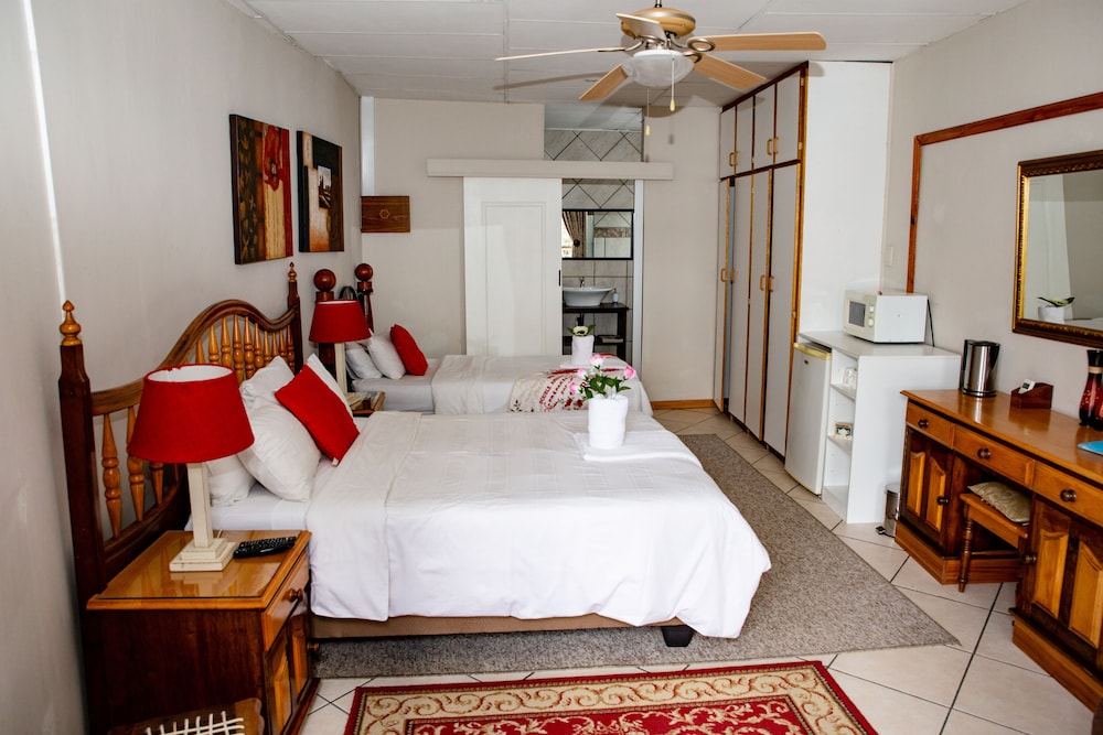 Woodpecker Guesthouse 5/42