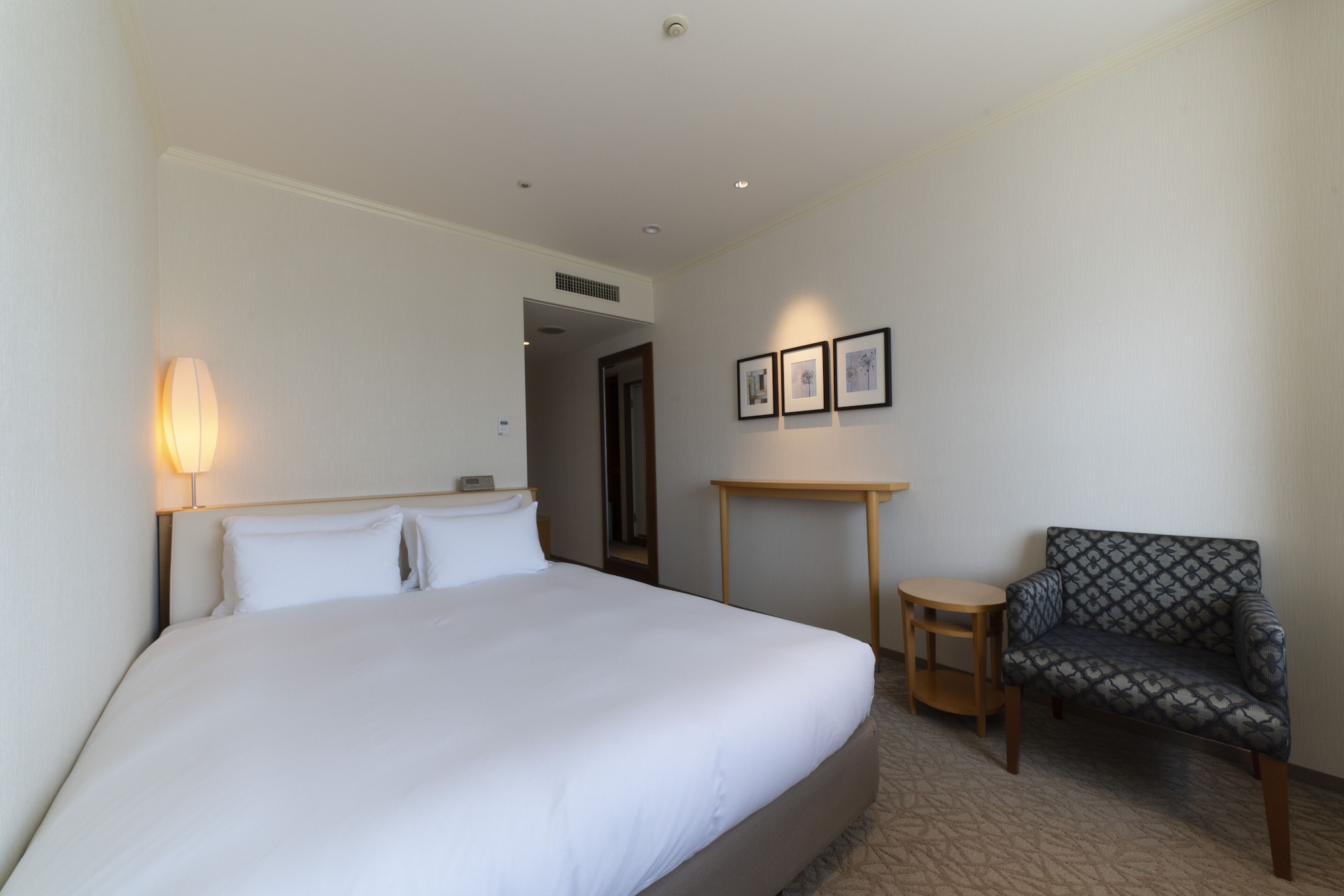 Moderate, Queen Bed, High Floor