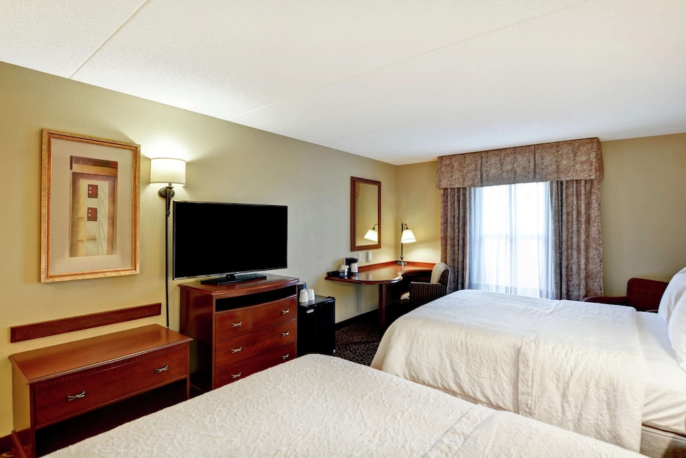 Hampton Inn & Suites Fredericksburg-at Celebrate Virginia 12/39