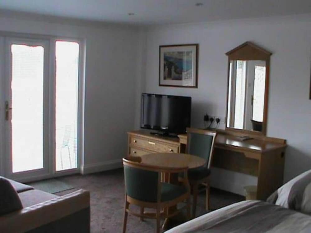 Gosfield Lake Resort 30/50