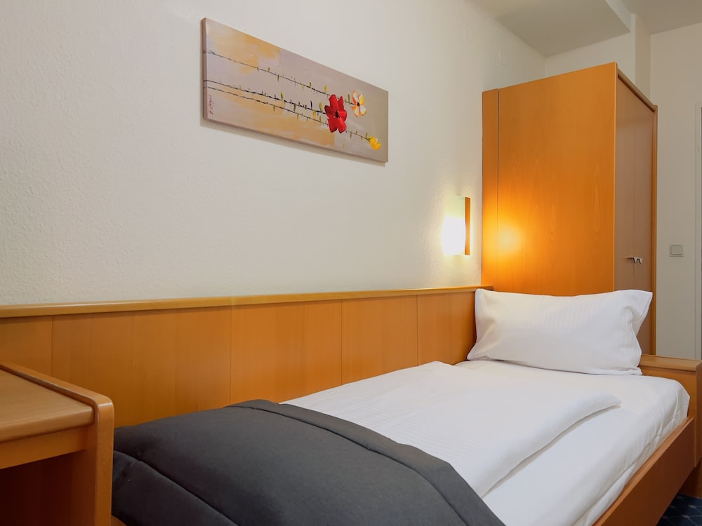 Elbbrucken Hotel 16/50