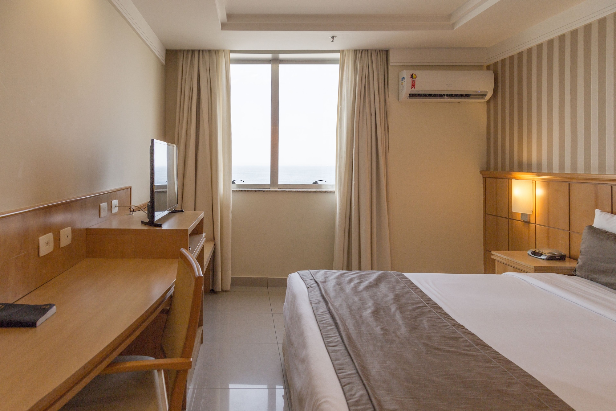 DELUXE, DOUBLE BED