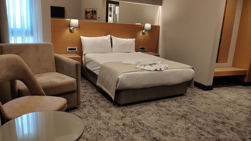 Triada Hotel Karakoy 20/65