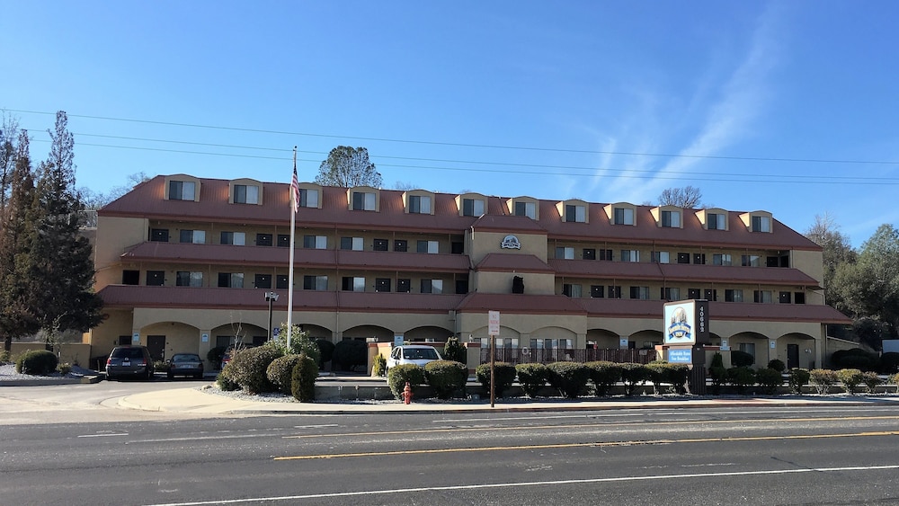 Yosemite Sierra Inn 2/52