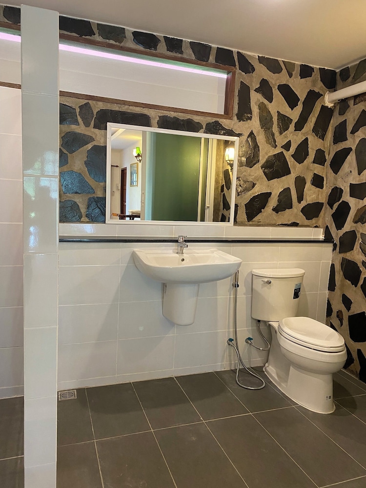 Waterside Resort 66/70