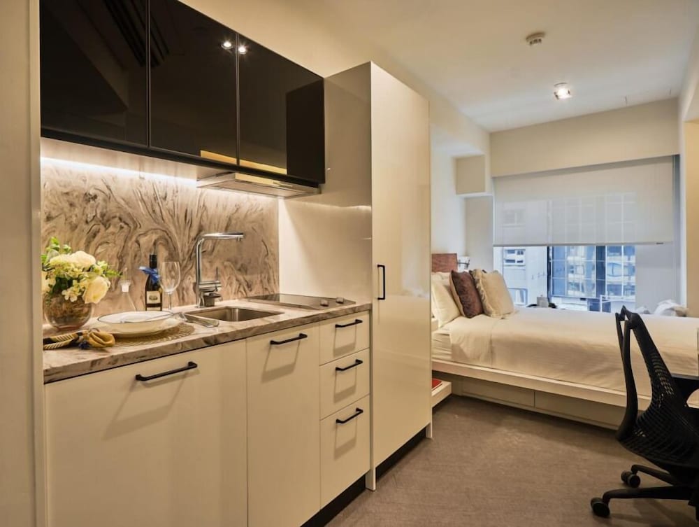 V Causeway Bay Hotel 32/35