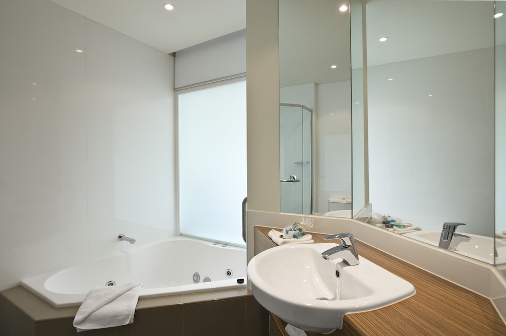 The Waves Serviced Apartments 17/52