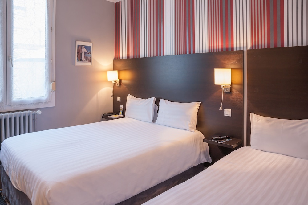 ROOM, TWIN BEDS