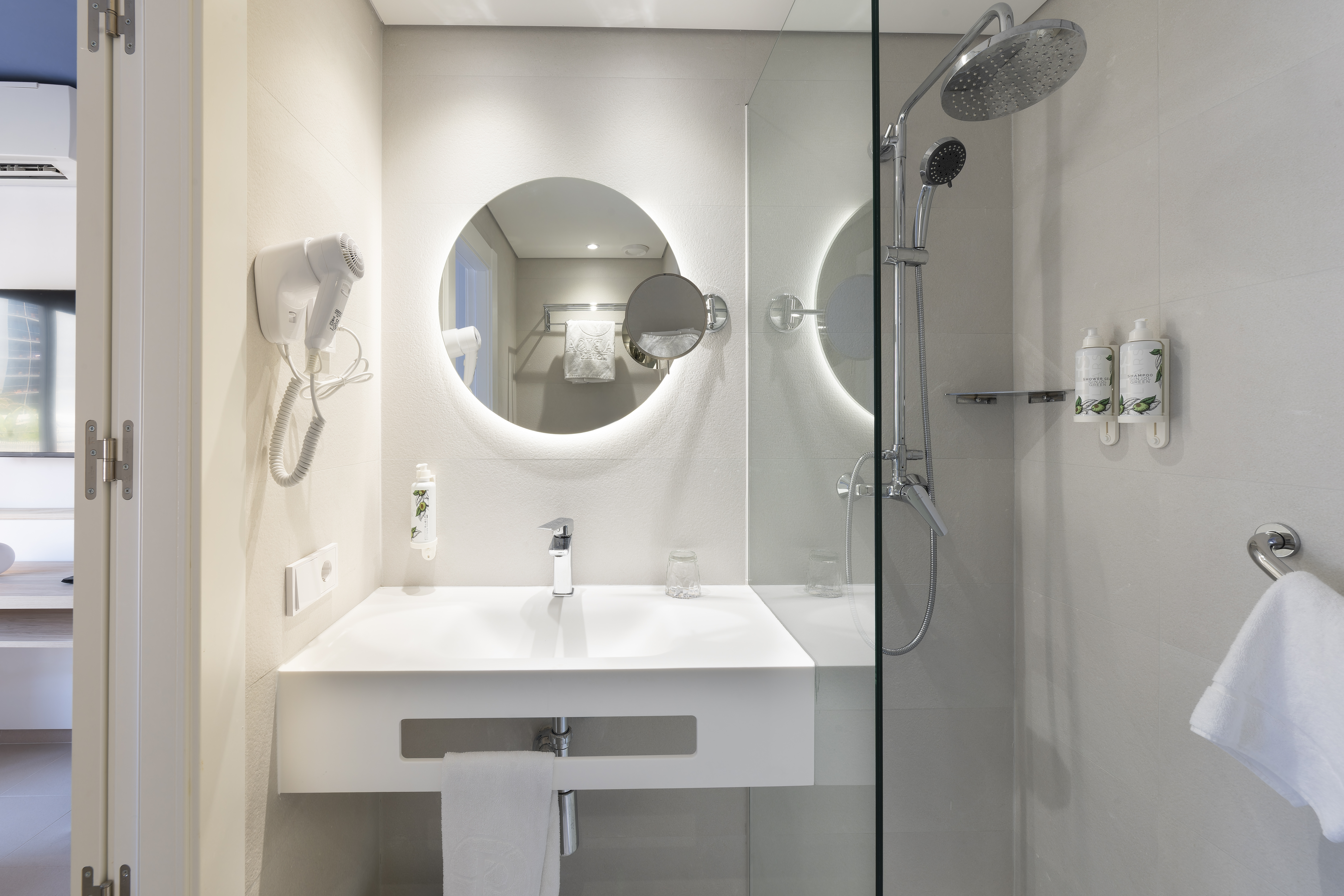 Room, Double or Twin Bed, Pool View, Pabisa Sofia 3/3