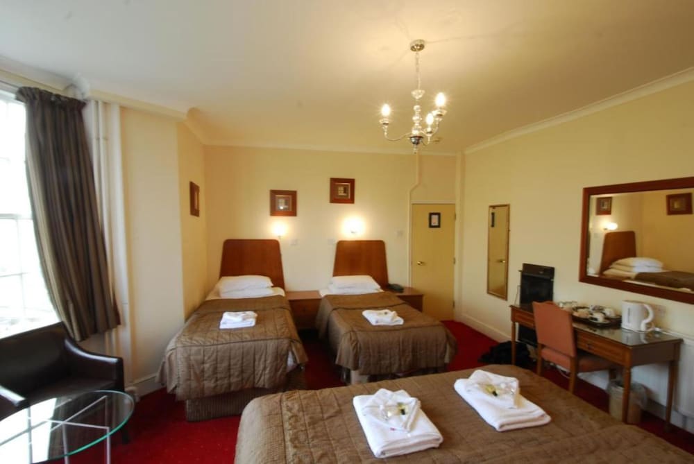 The Beach Hotel 18/48