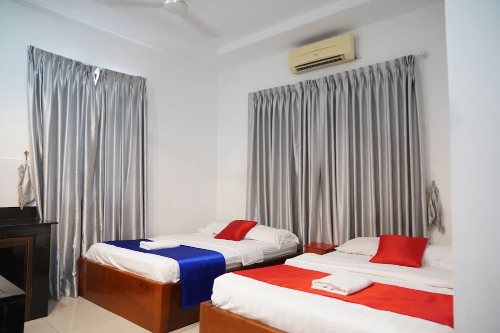 DELUXE, TWIN BEDS