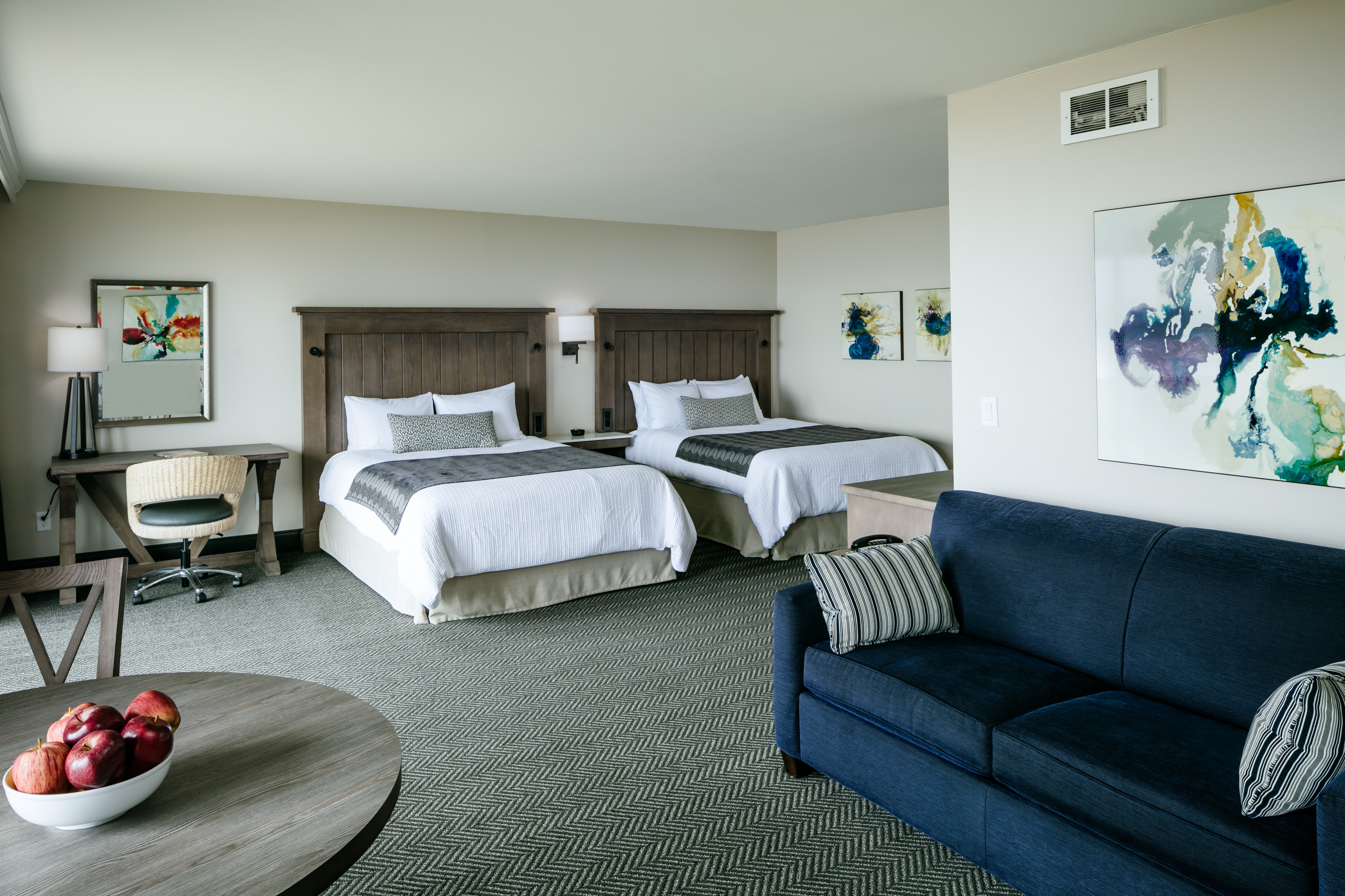 Beachfront Inn 7/39