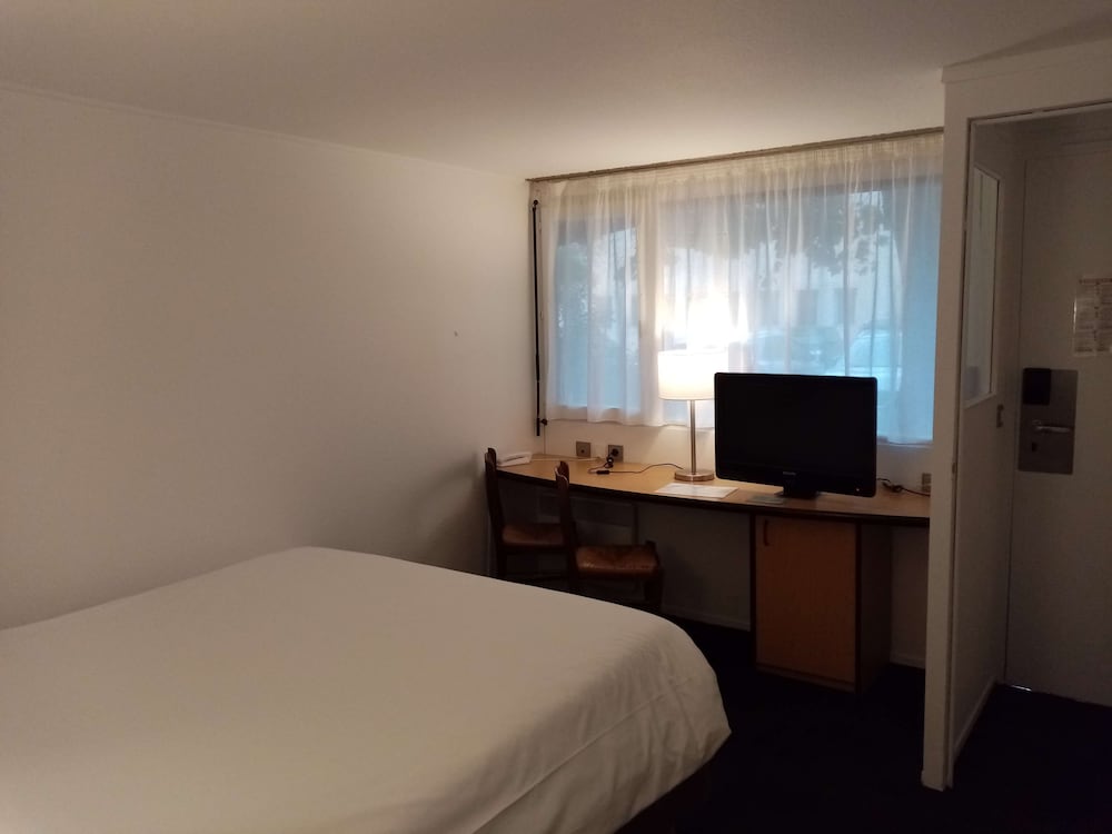Kyriad Direct Marseille Est - La Valentine 17/52