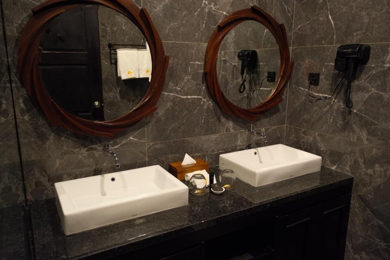JL World Hotel Dili 46/50