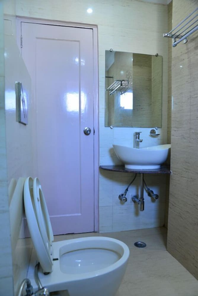 Hotel Amax Inn 38/39