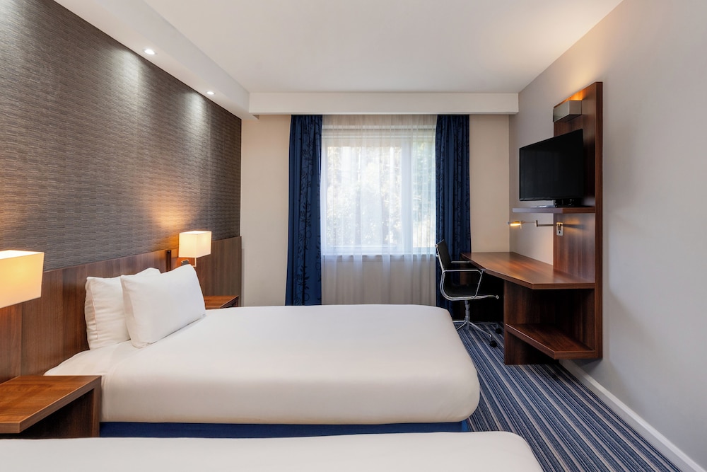 ROOM, TWIN BEDS