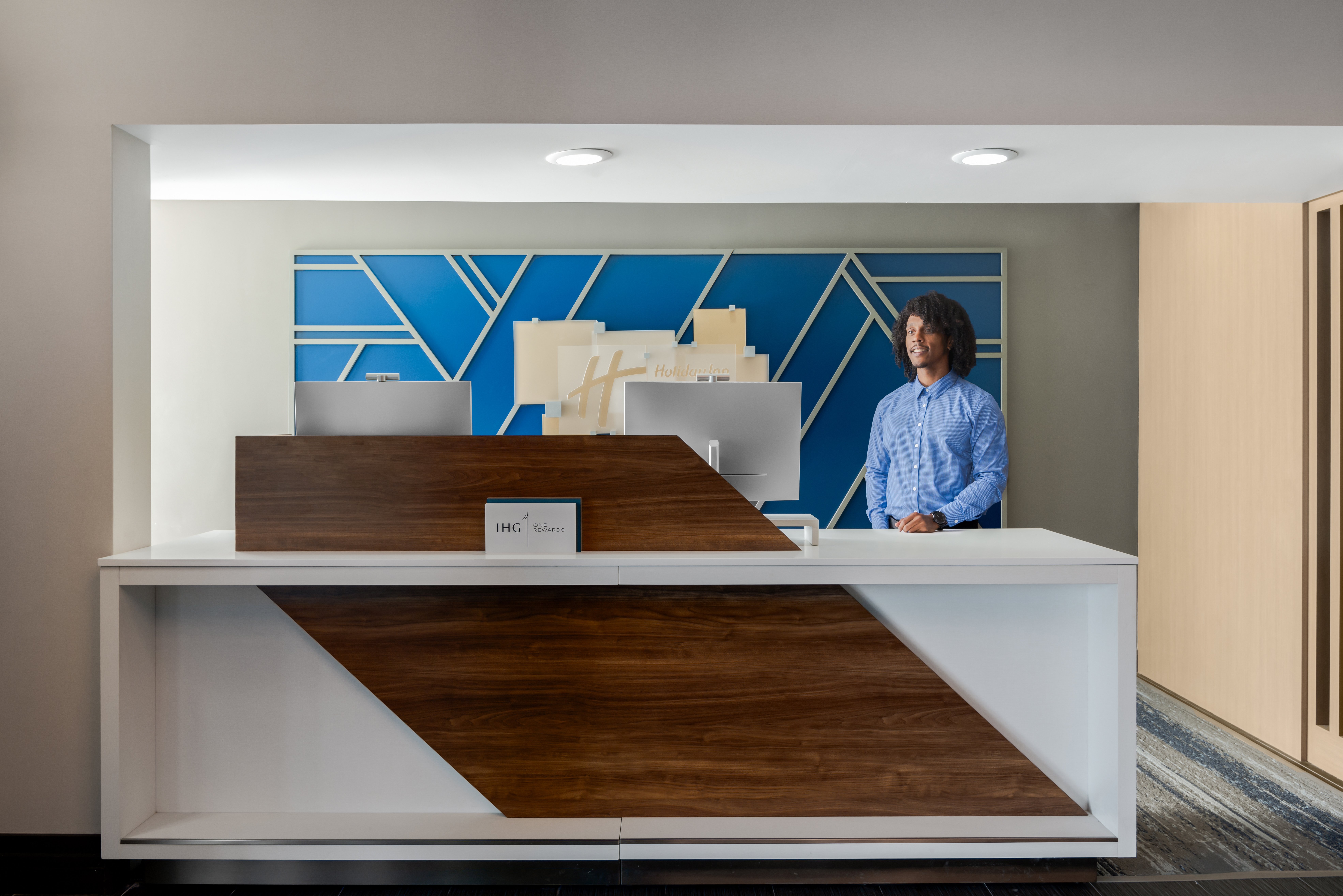 Holiday Inn Express Hotel Suites Bentonville 5/68