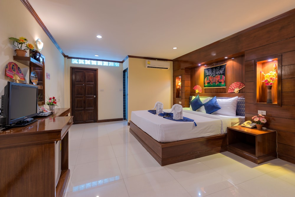 P R Patong Hotel 11/30