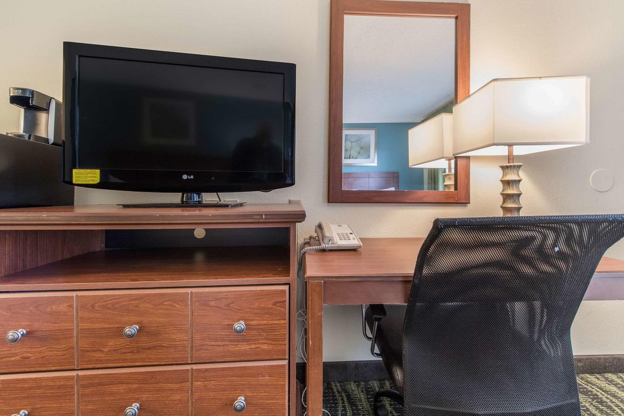 Quality Inn Bellevue 18/24