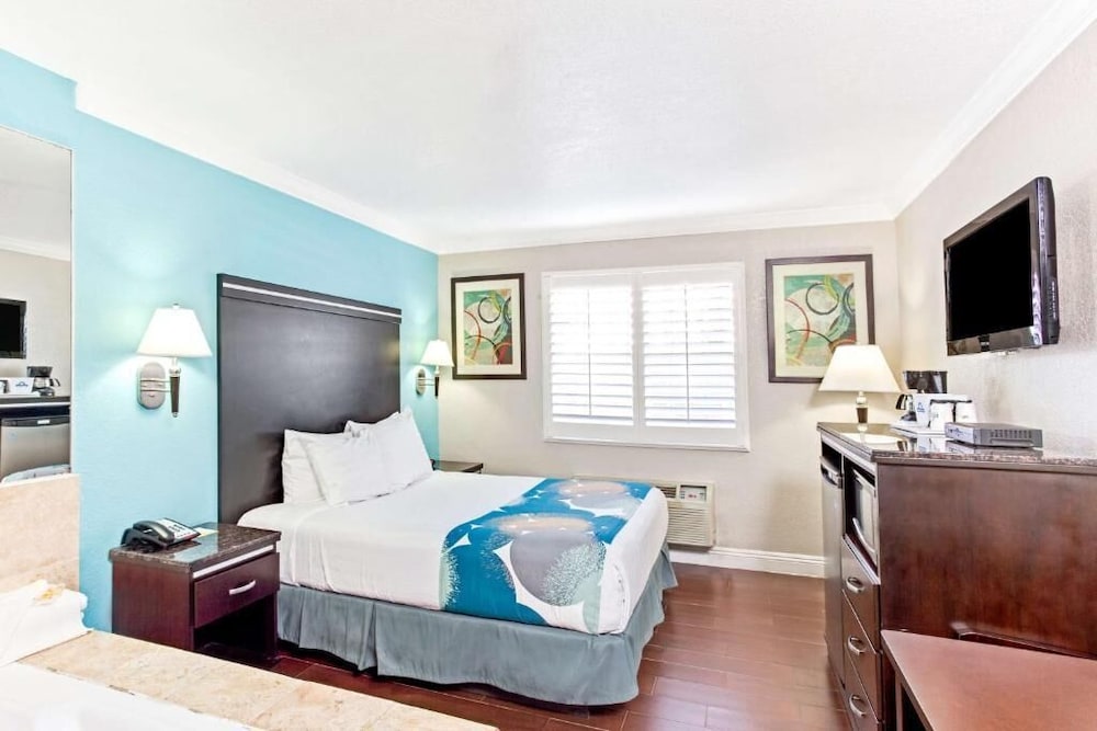 1 BEDROOM, DELUXE, STUDIO