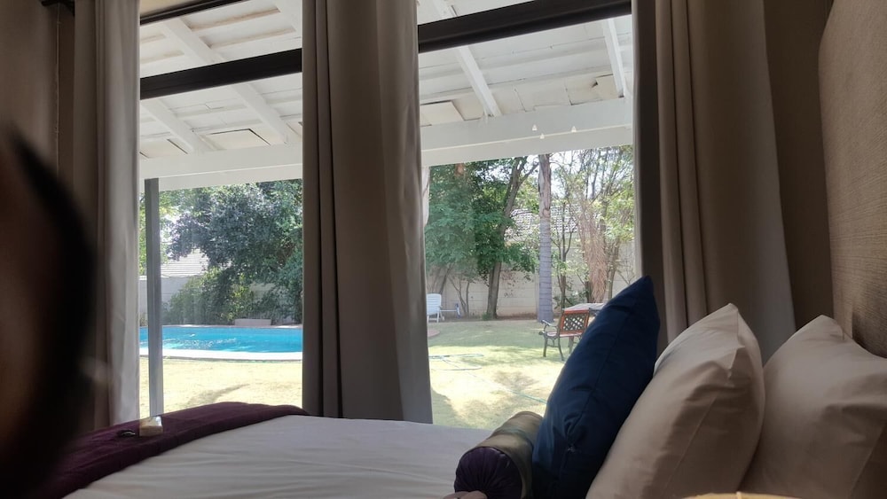 Luxury Heights Guesthouse 12/26