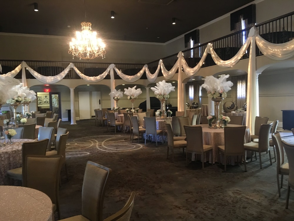 Old Capitol Inn 27/33