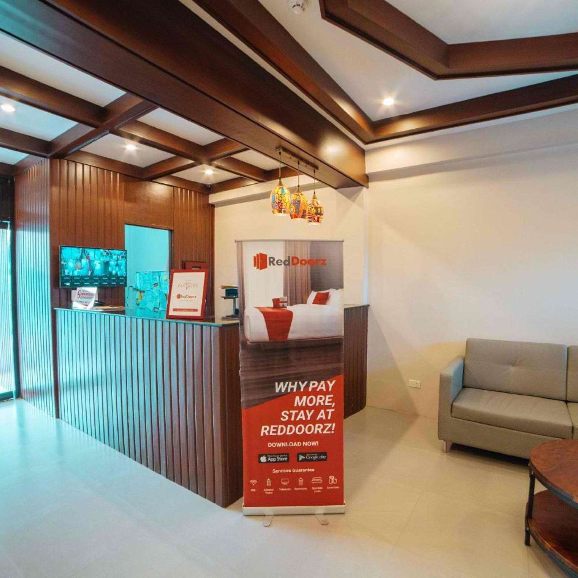 RedDoorz @ Traveler's Inn Bajada Davao 3/24