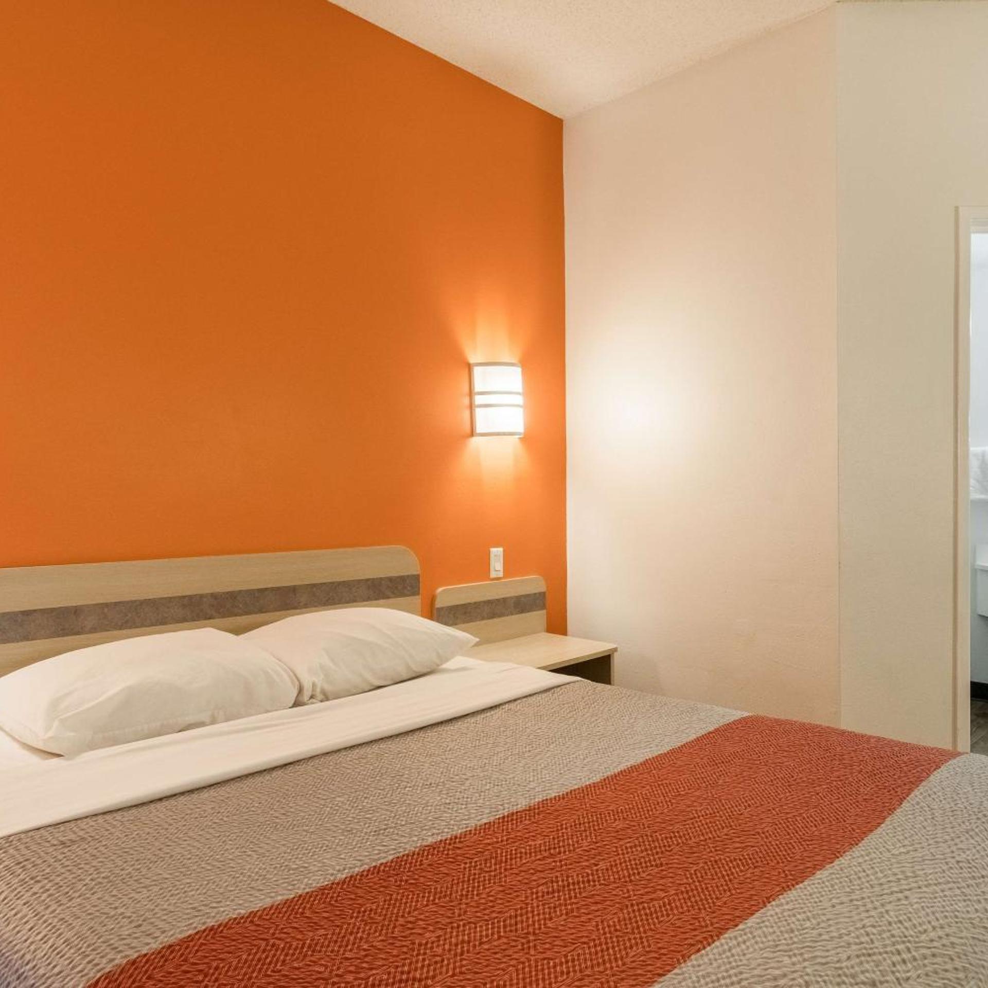 Suite, Motel6 Newport, TN 7/10