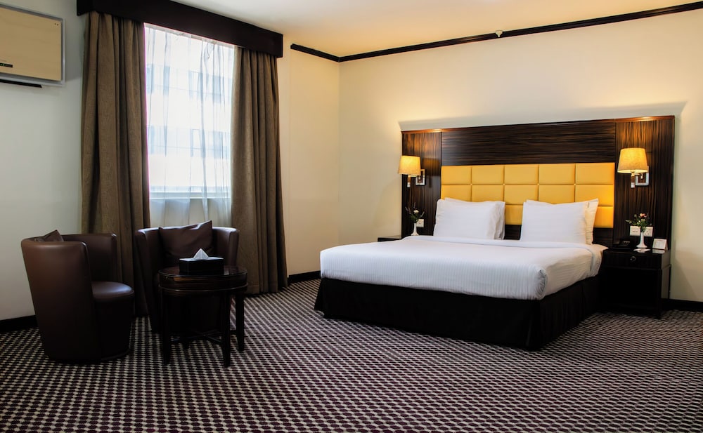 Fortune Karama Hotel 12/40