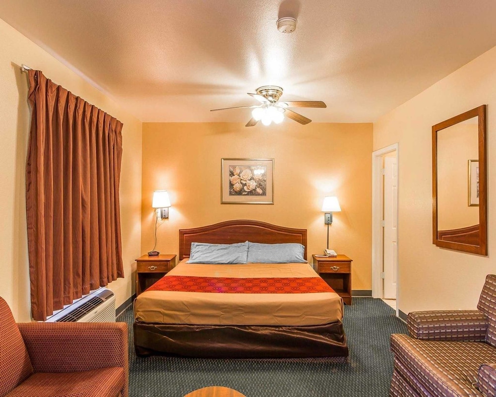 Econo Lodge Bartlesville Hwy 75 17/34