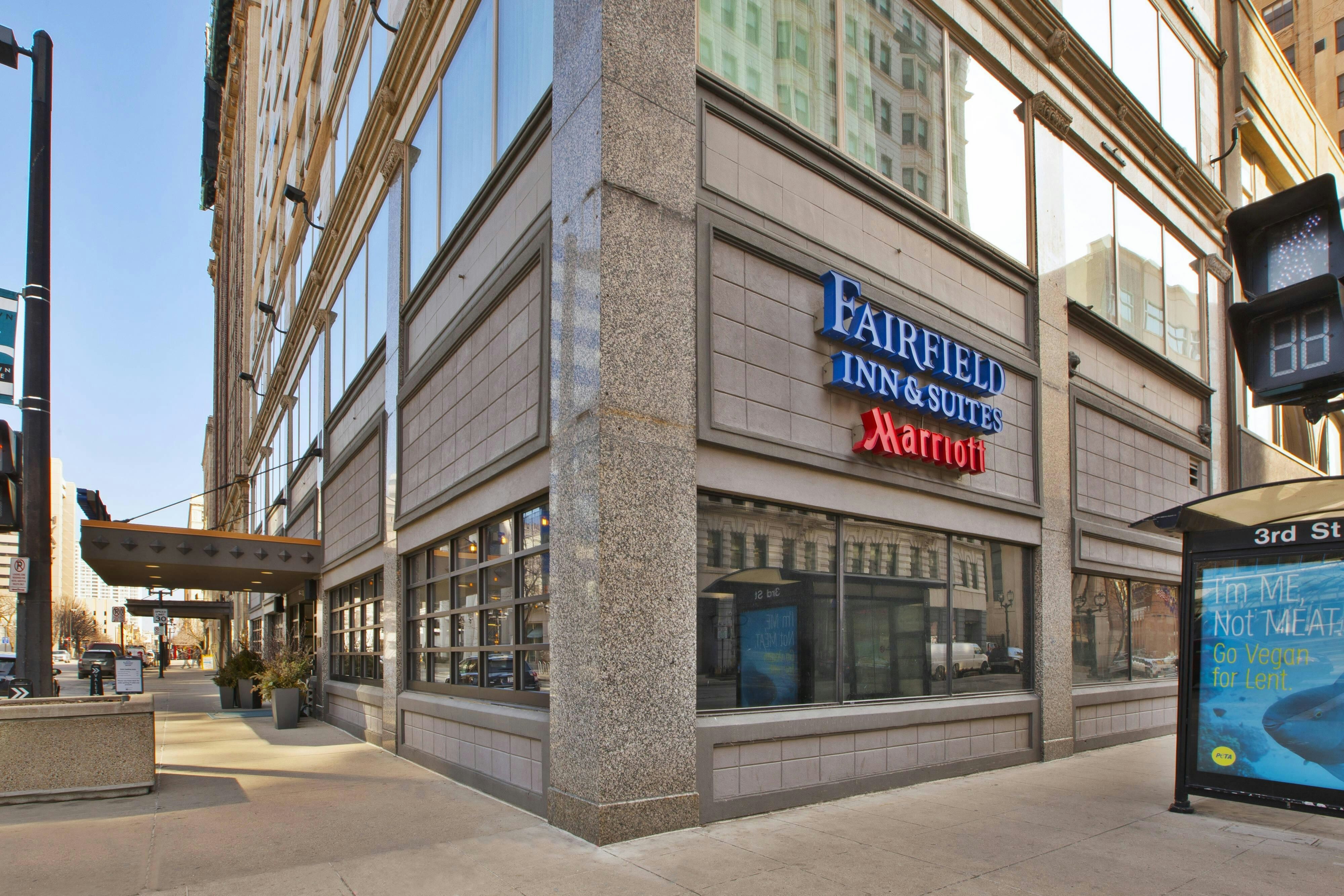 Fairfield Inn Suites Milwaukee Downtown 9/10