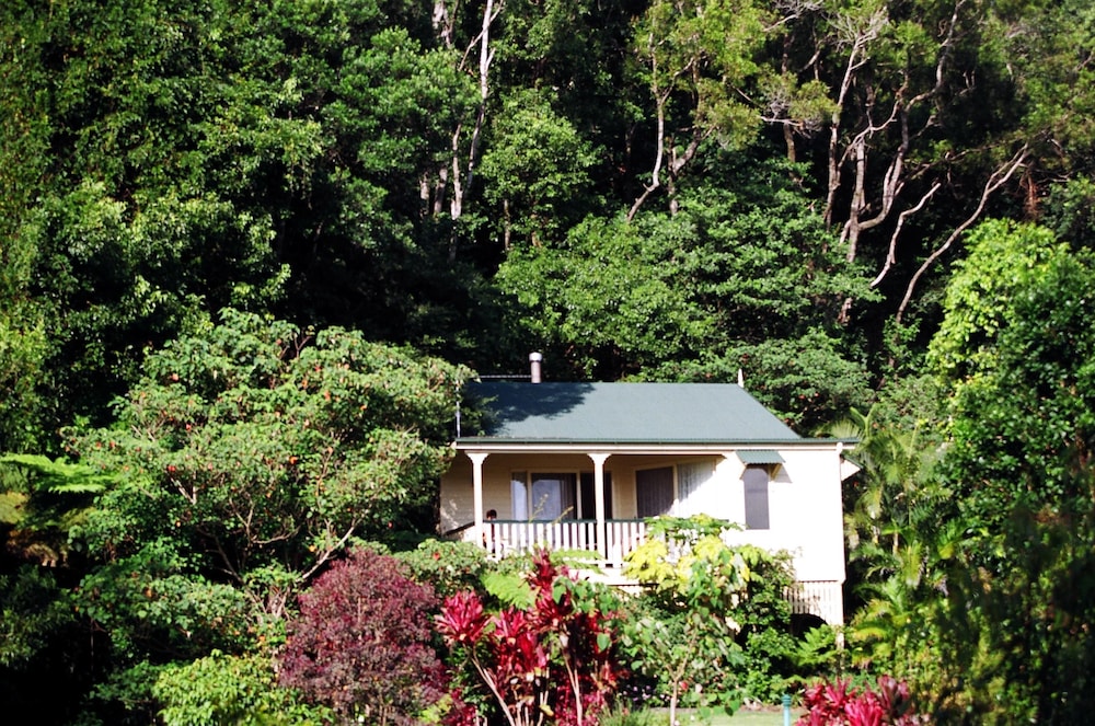 The Falls Rainforest Cottages 27/30